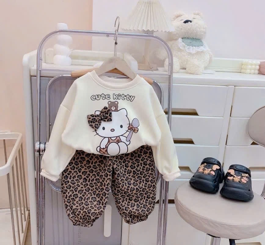 Sét bộ nỉ kitty quần đốm báo bé gái