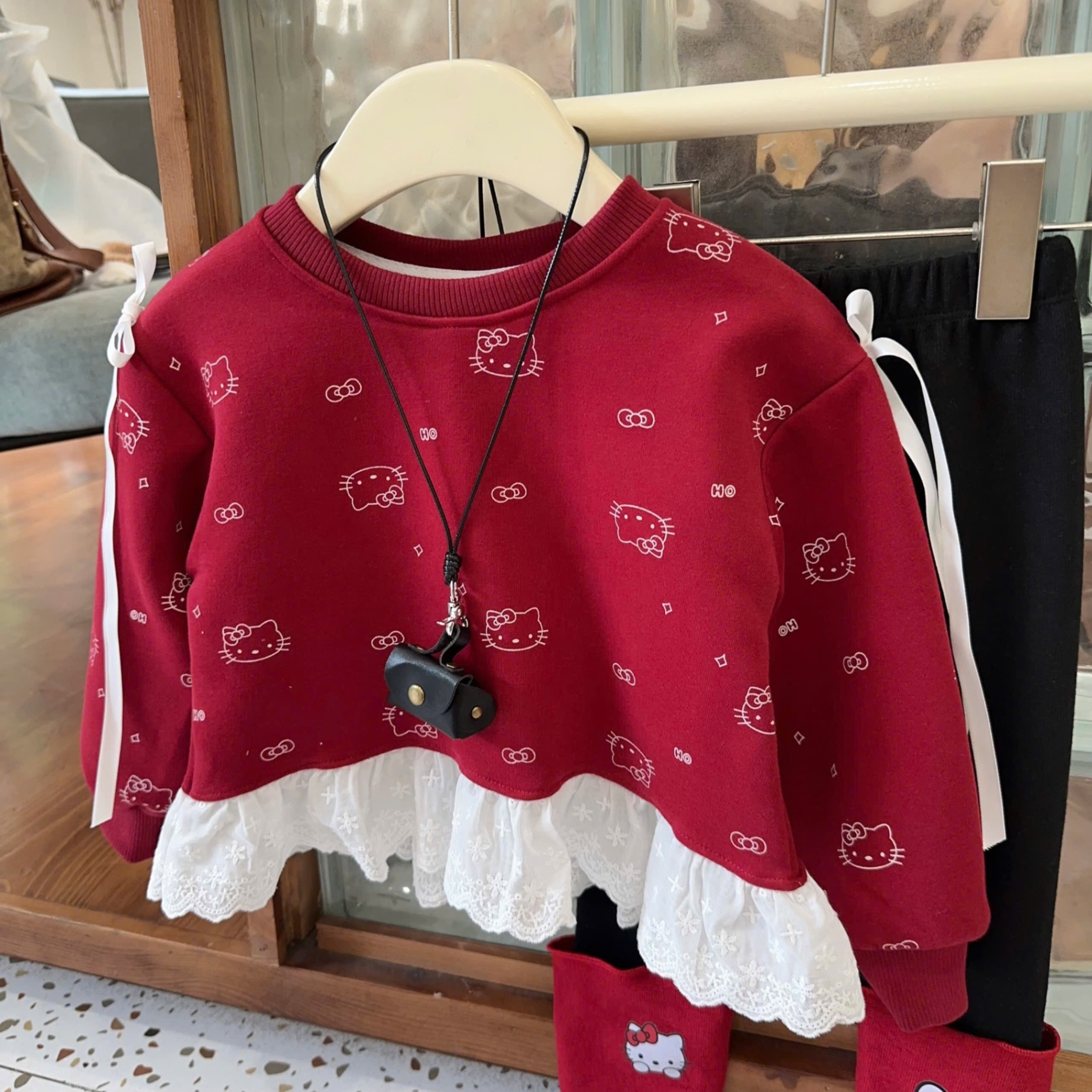 Sét áo nỉ kitty đỏ quần legging bé gái