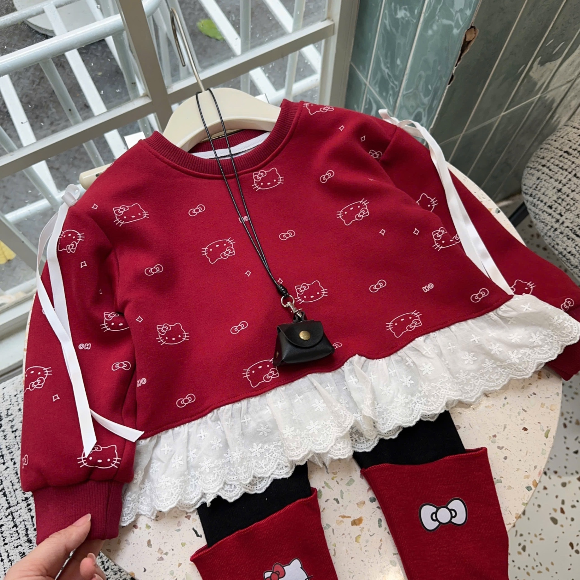 Sét áo nỉ kitty đỏ quần legging bé gái