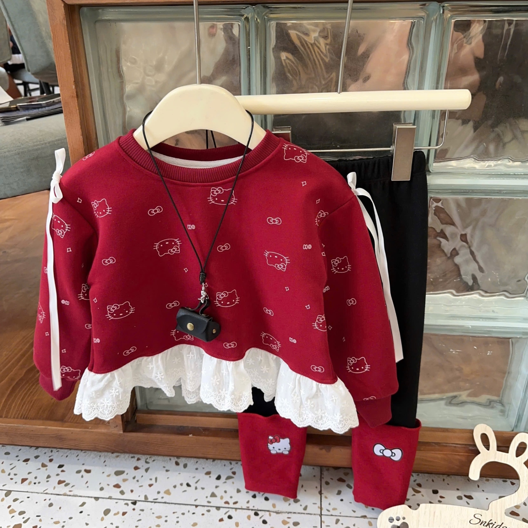 Sét áo nỉ kitty đỏ quần legging bé gái