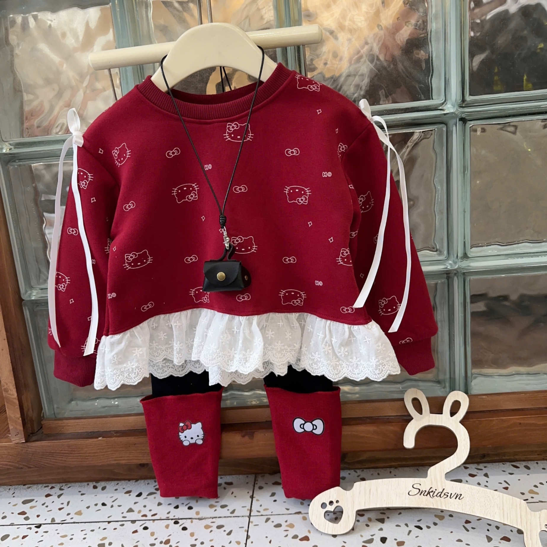 Sét áo nỉ kitty đỏ quần legging bé gái