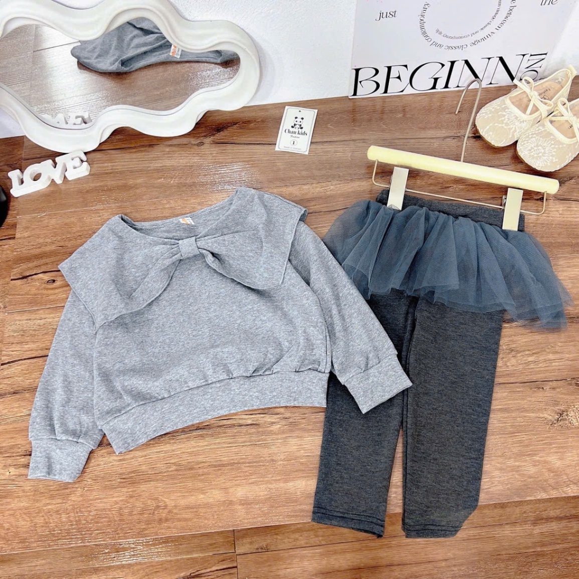 Sét áo ghi nơ quần legging phối voan bé gái