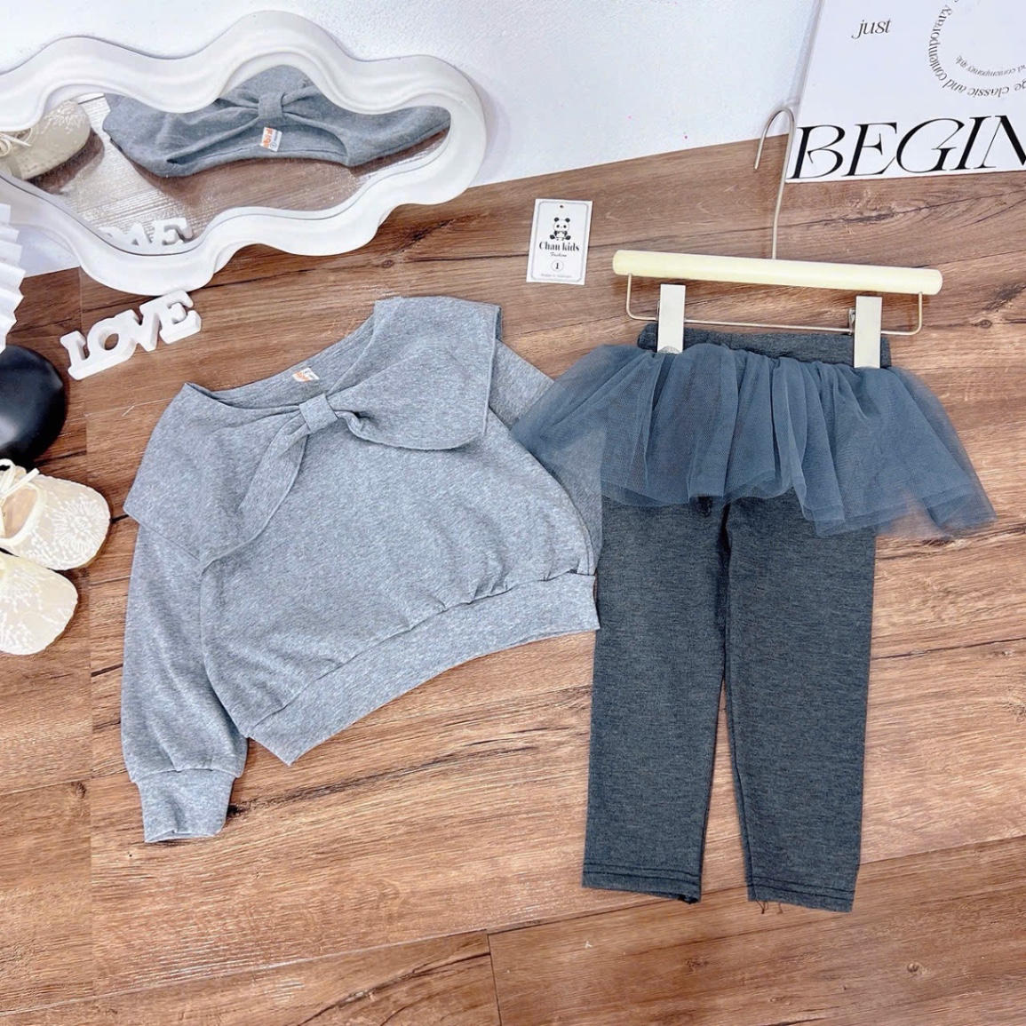 Sét áo ghi nơ quần legging phối voan bé gái