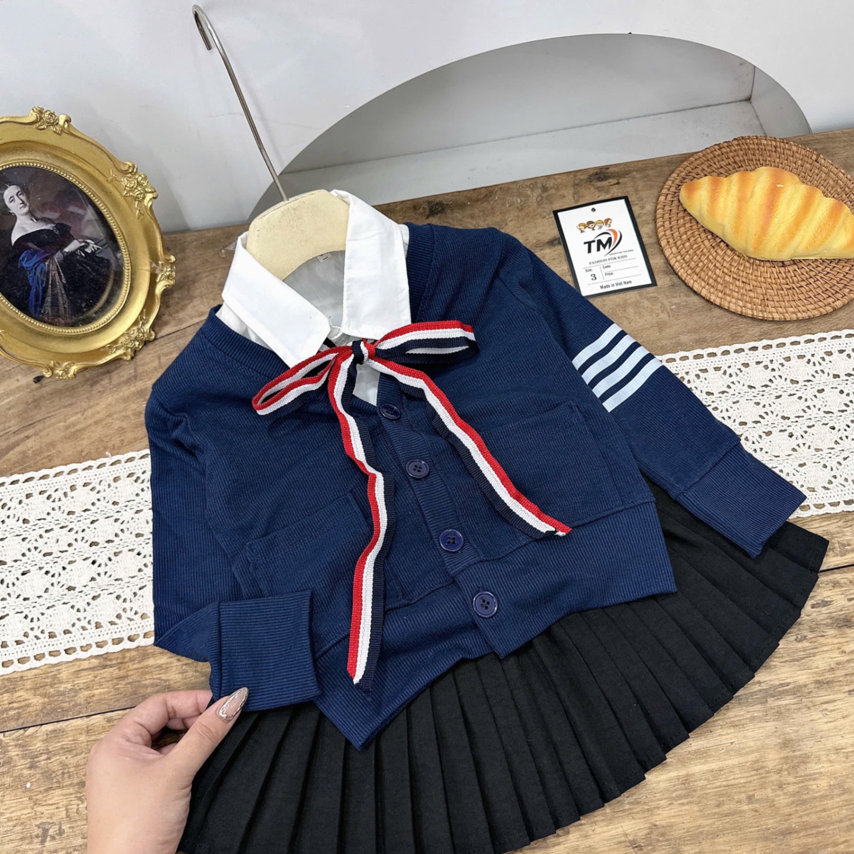 Sét bộ tăm nhung phổi cổ sơ mi dây nơ cv dập ly bé gái tm