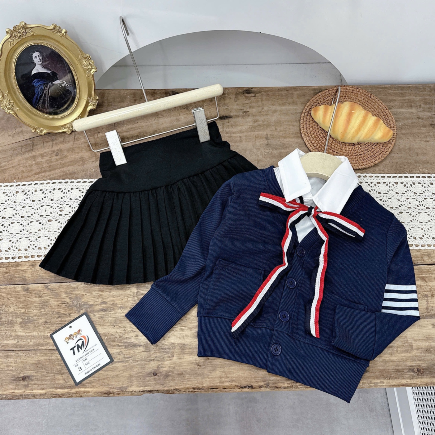 Sét bộ tăm nhung phổi cổ sơ mi dây nơ cv dập ly bé gái tm