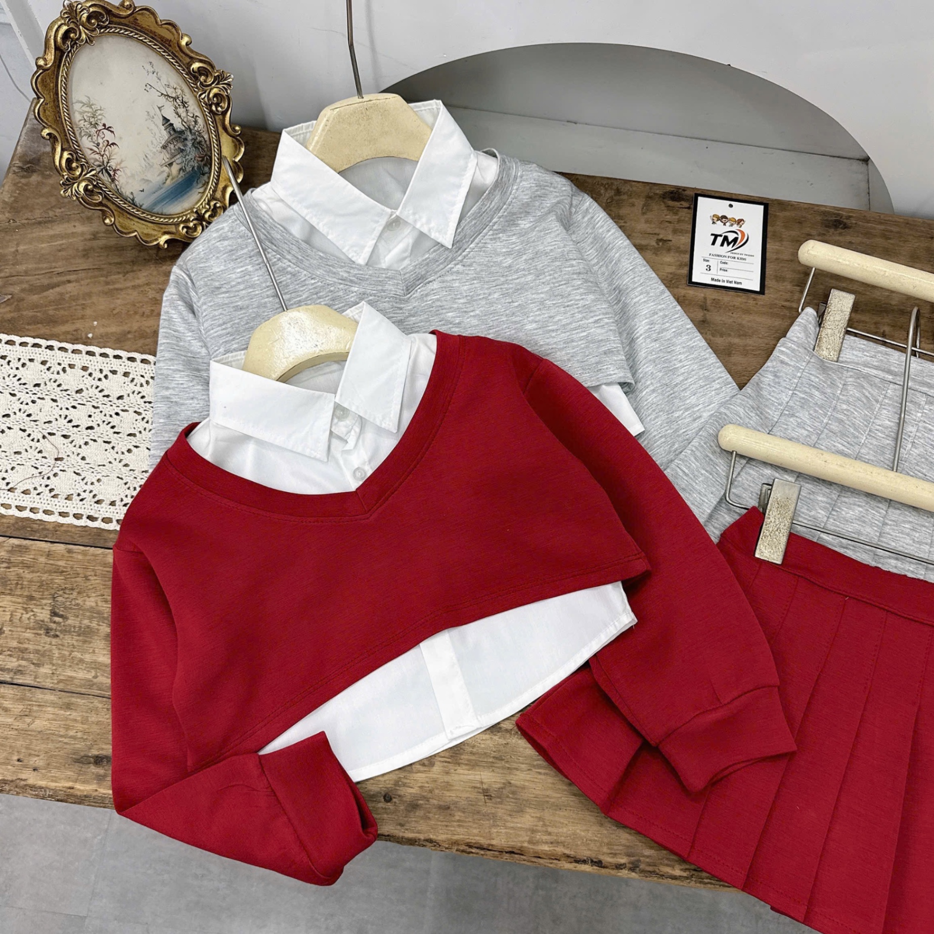 Sét 3 chi tiết áo sơ mi kèm ảo và cv nỉ bé gái tm