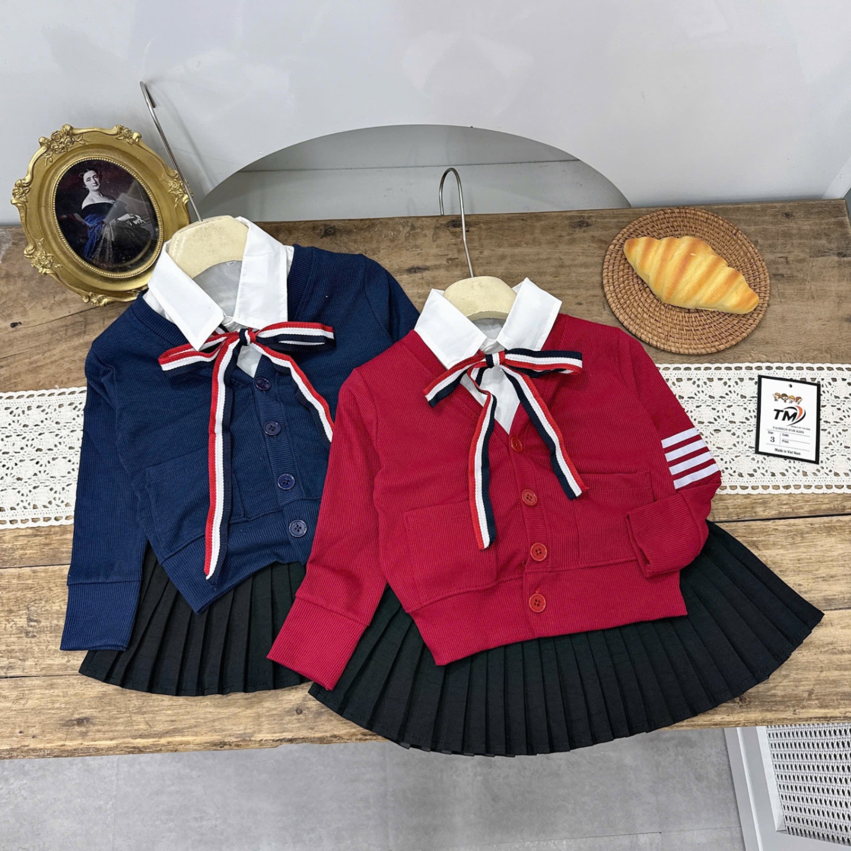 Sét bộ tăm nhung phổi cổ sơ mi dây nơ cv dập ly bé gái tm