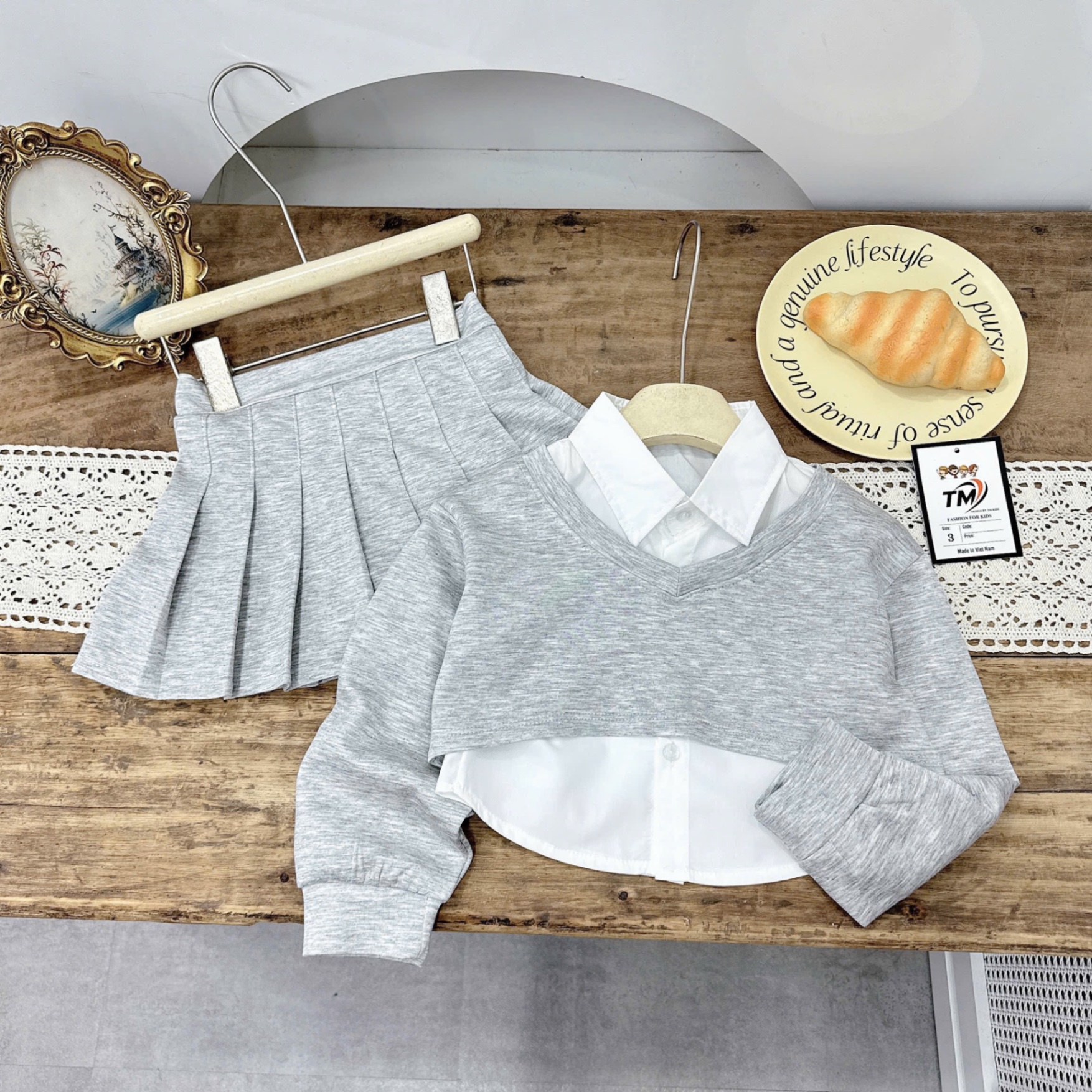 Sét 3 chi tiết áo sơ mi kèm ảo và cv nỉ bé gái tm