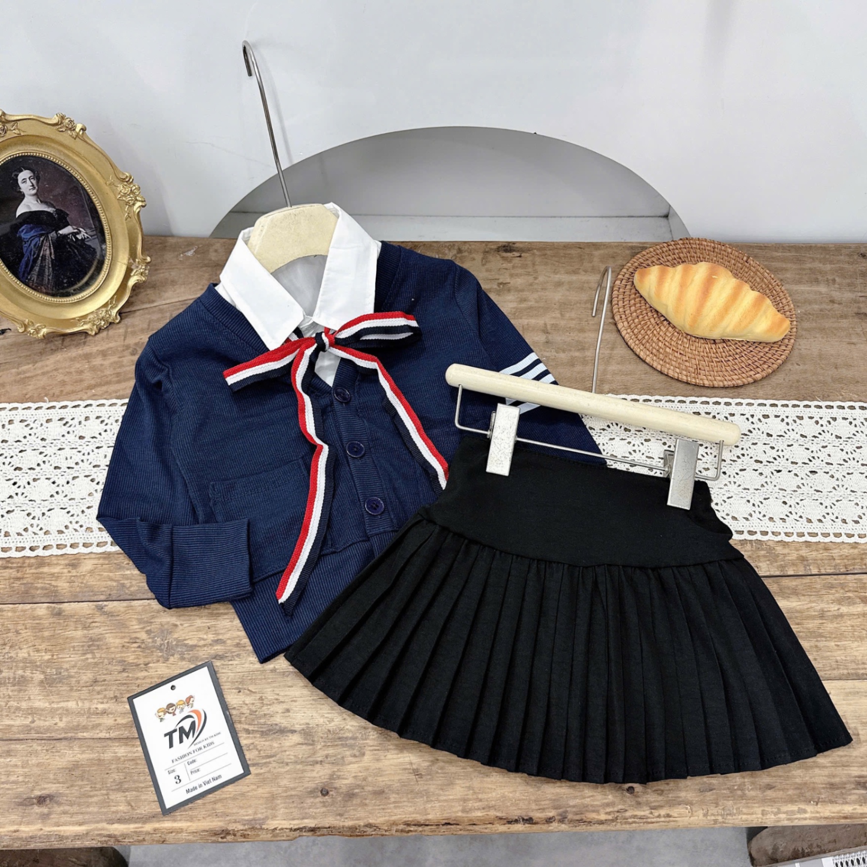 Sét bộ tăm nhung phổi cổ sơ mi dây nơ cv dập ly bé gái tm