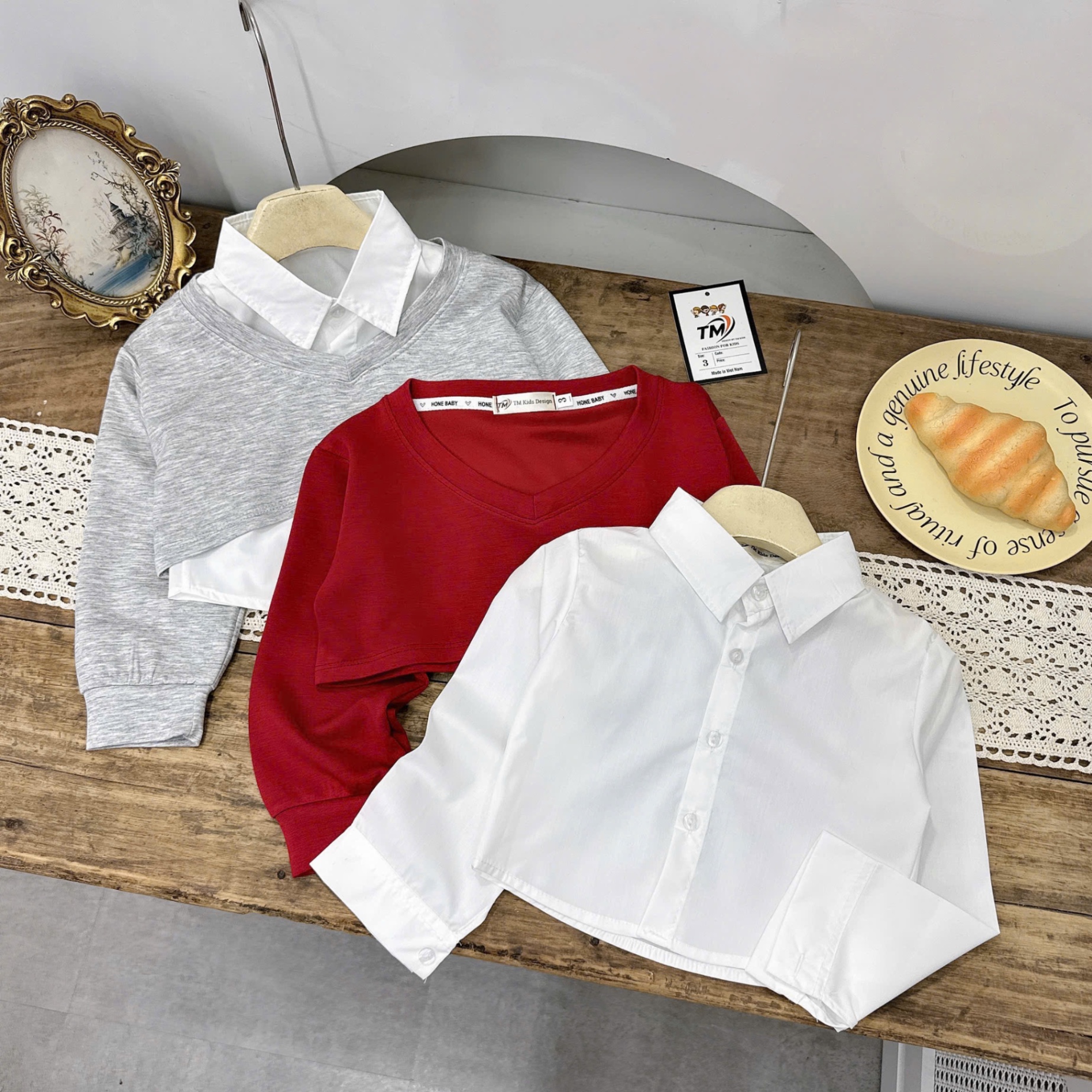 Sét 3 chi tiết áo sơ mi kèm ảo và cv nỉ bé gái tm