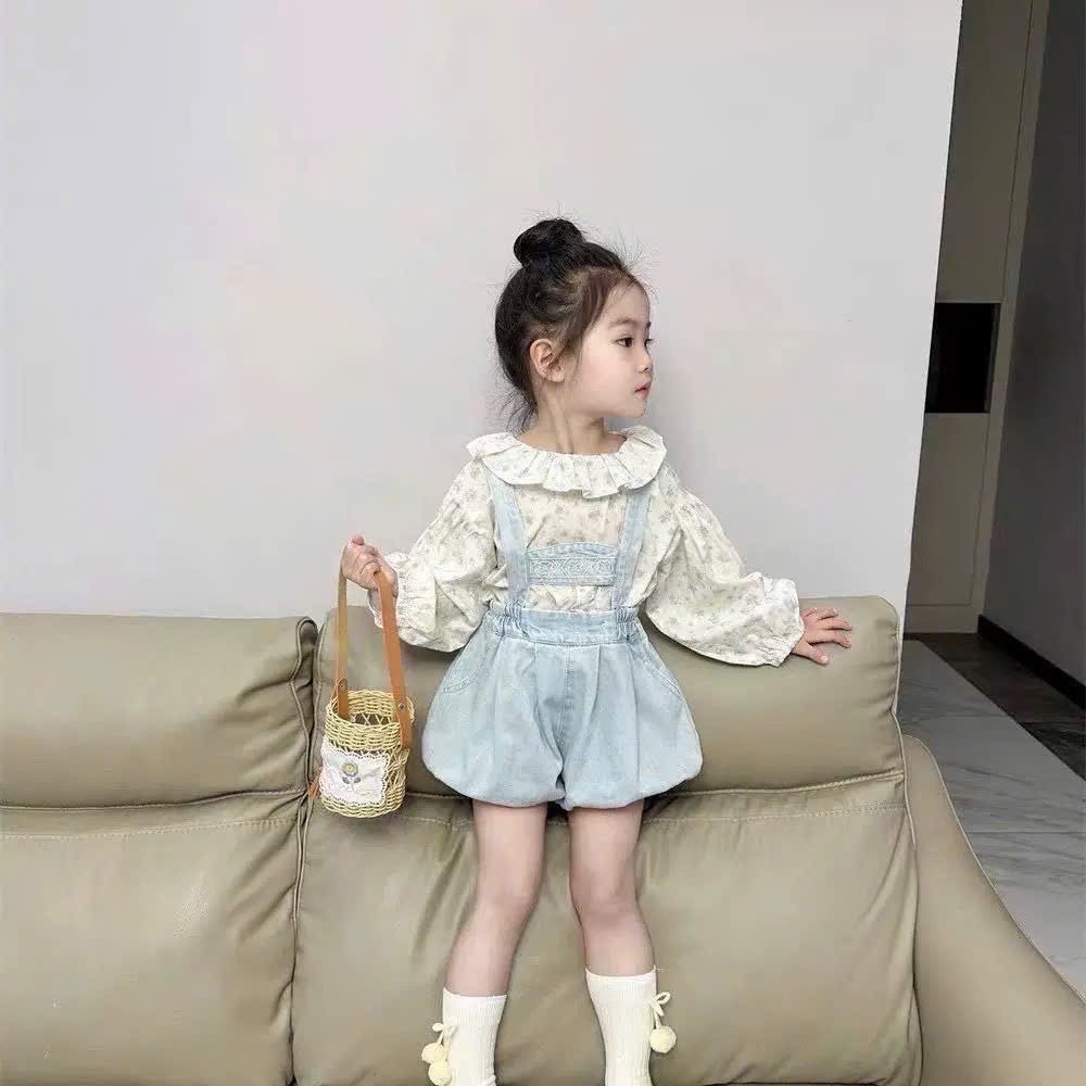 Sét yếm bò giấy kèm áo hoa bé gái