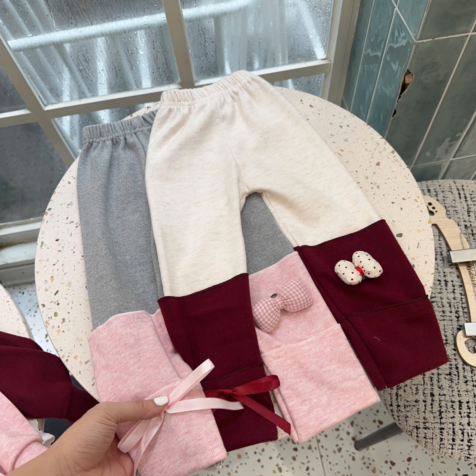 Sét bộ tăm thỏ phối bèo quần legging đính nơ bé gái sn