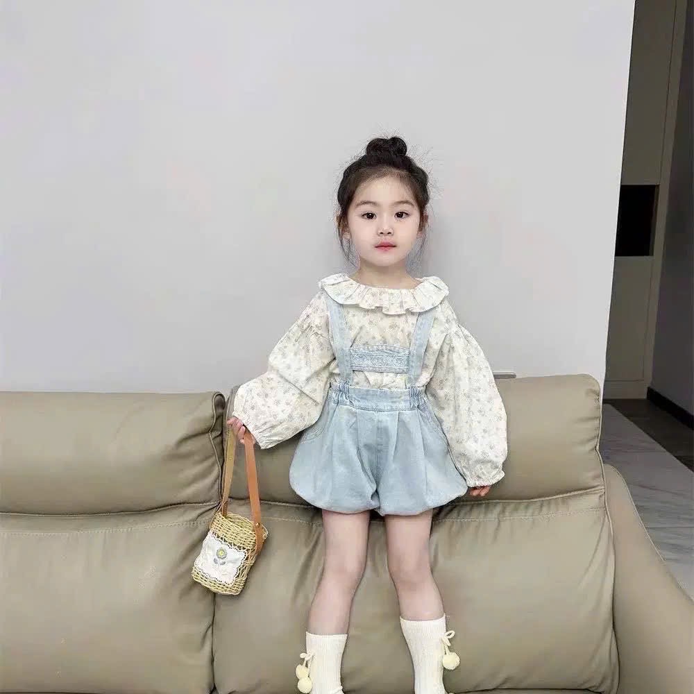 Sét yếm bò giấy kèm áo hoa bé gái