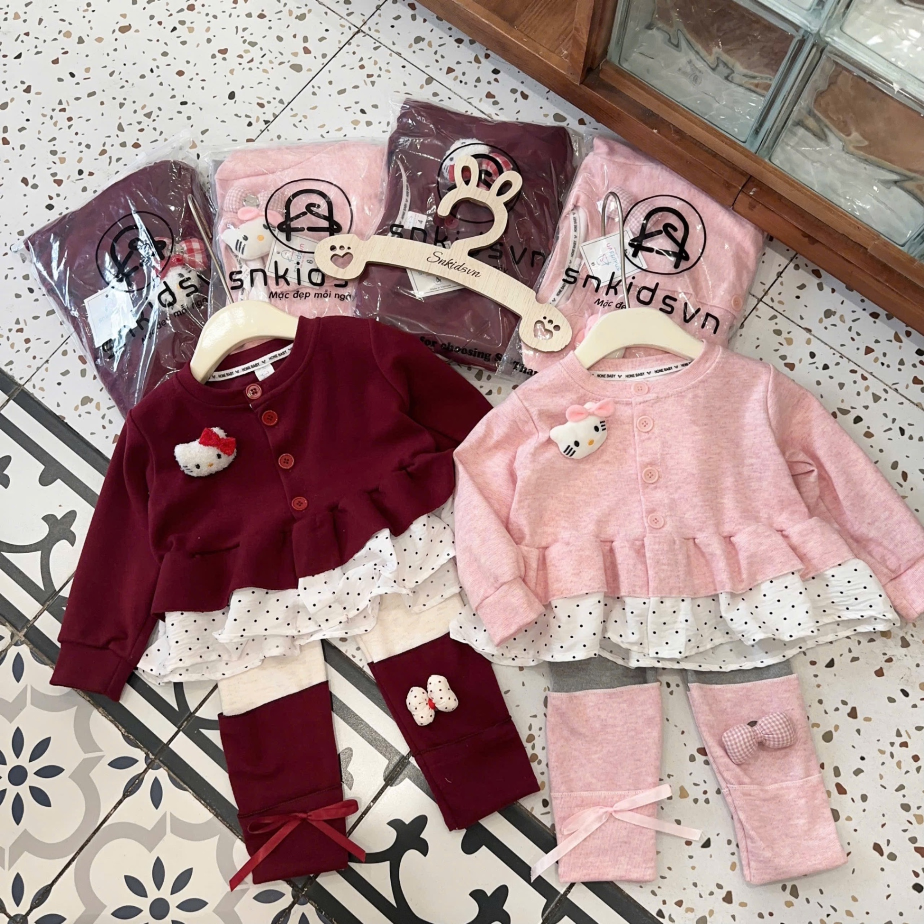 Sét bộ tăm thỏ phối bèo quần legging đính nơ bé gái sn