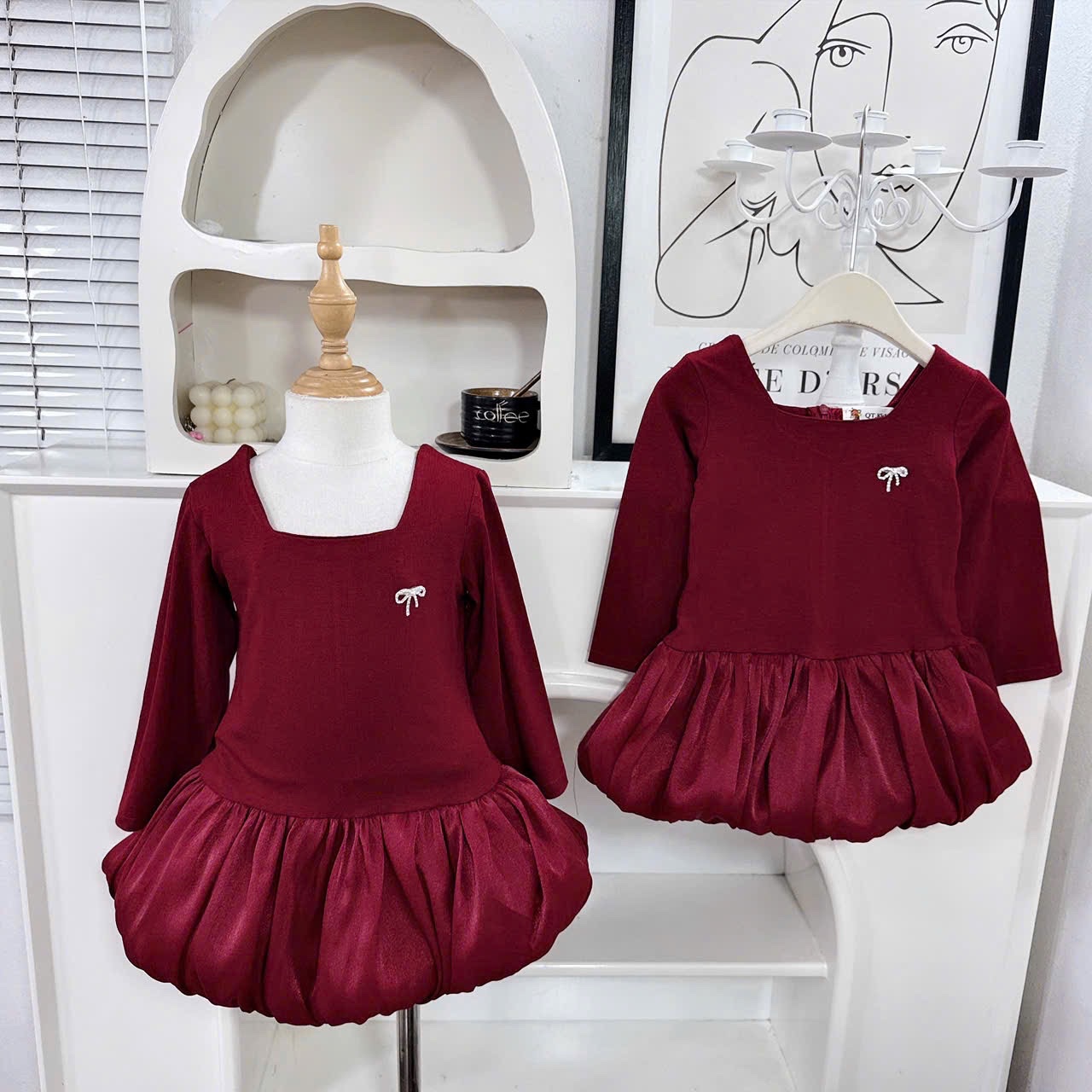 Sét váy đỏ cổ vuông thân bồng bé gái