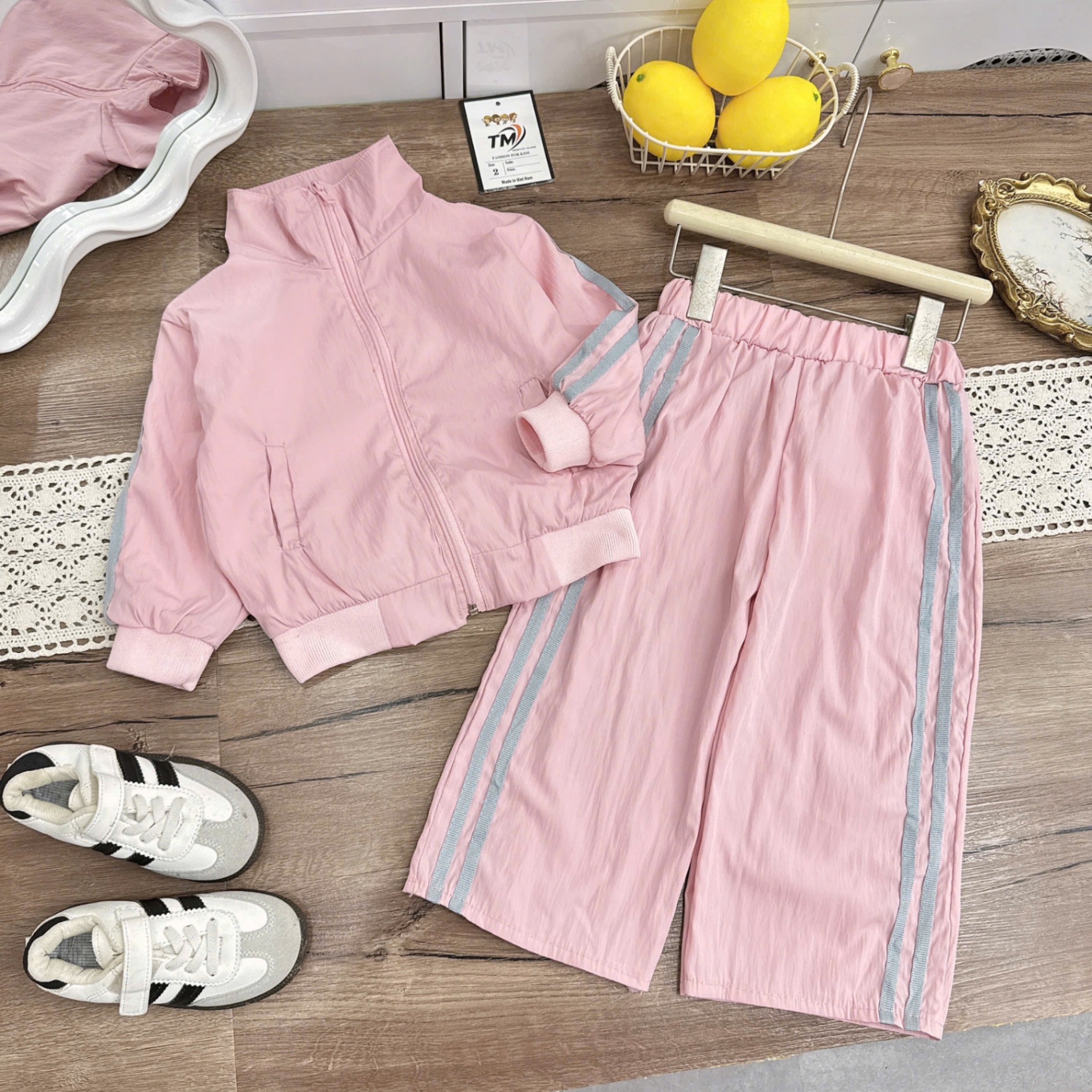 ,,,Bộ gió viền sọc cho bé gái