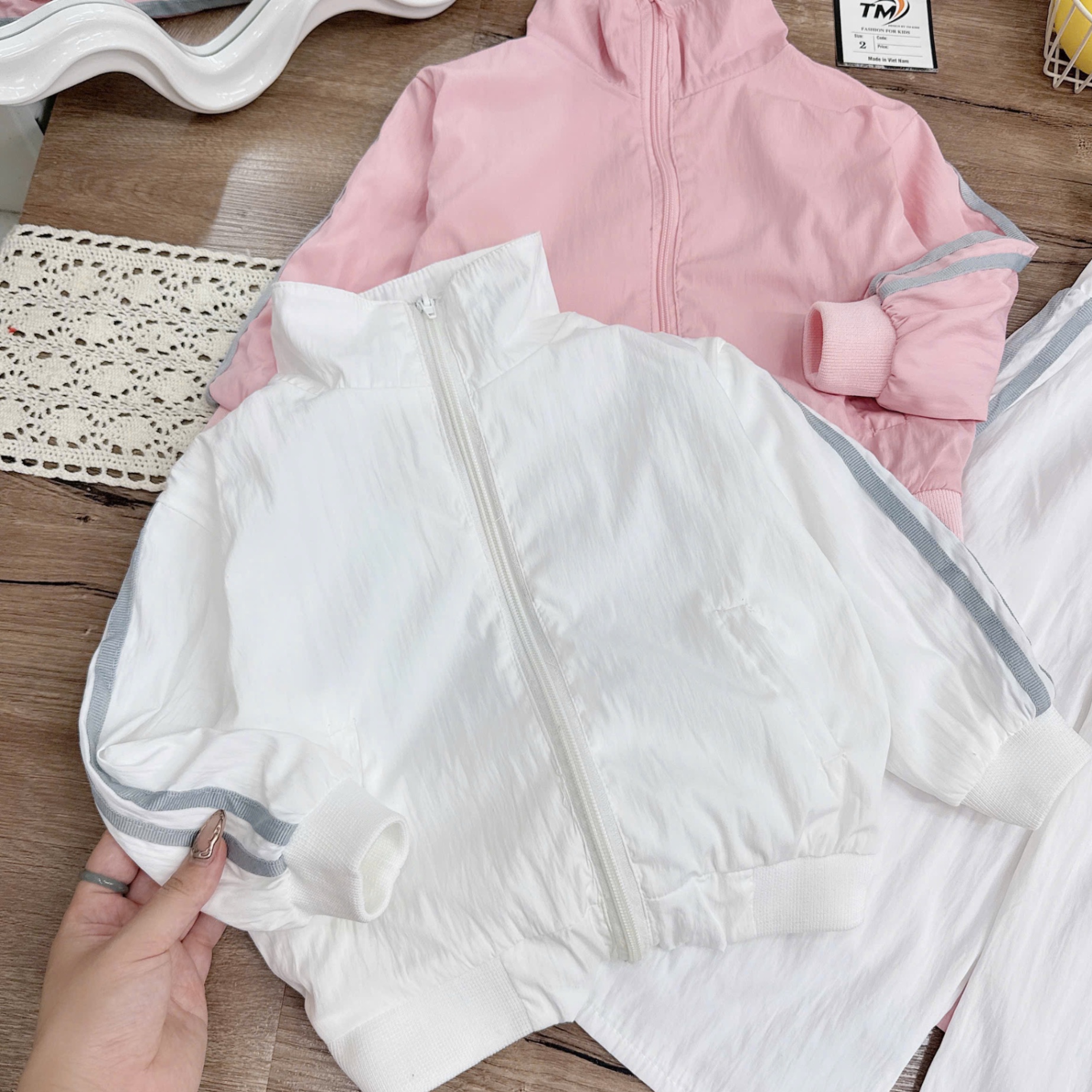 ,,,Bộ gió viền sọc cho bé gái