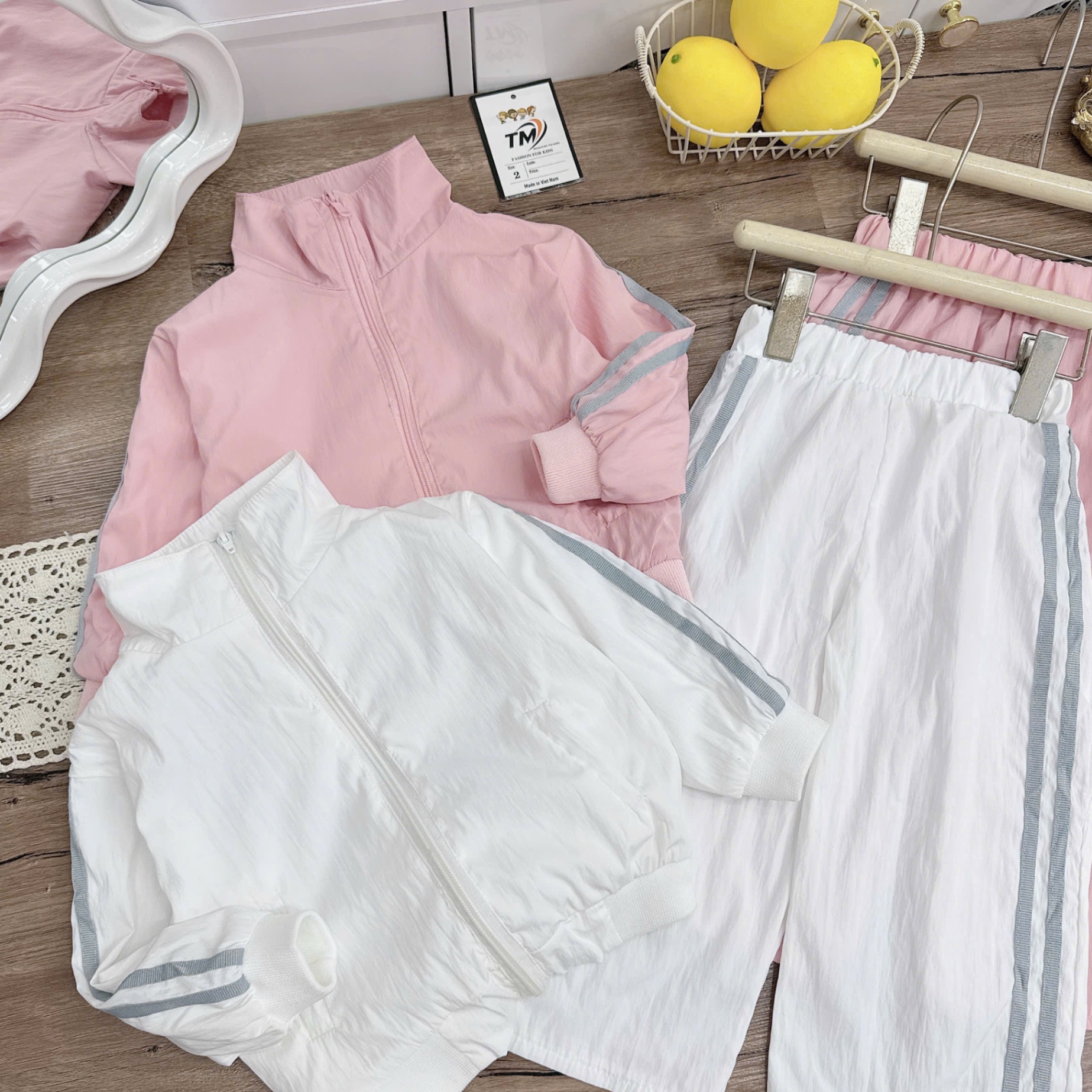 ,,,Bộ gió viền sọc cho bé gái