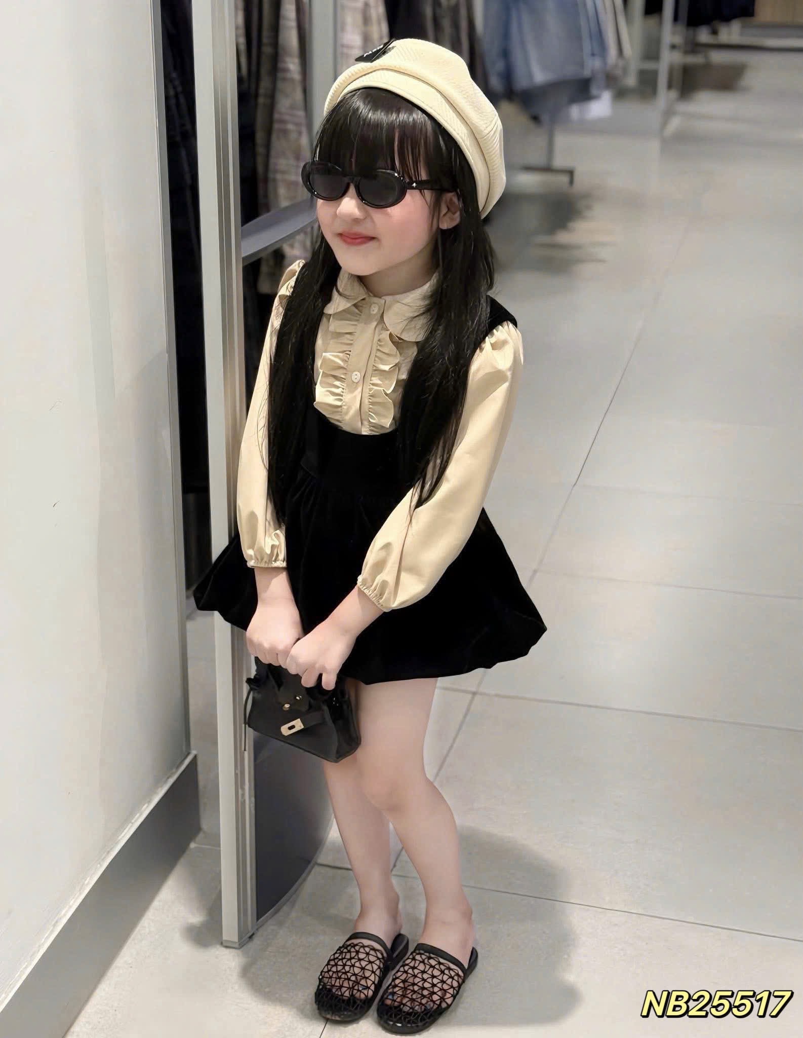 Sét áo cổ sen kèm váy nhung đen bn bé gái