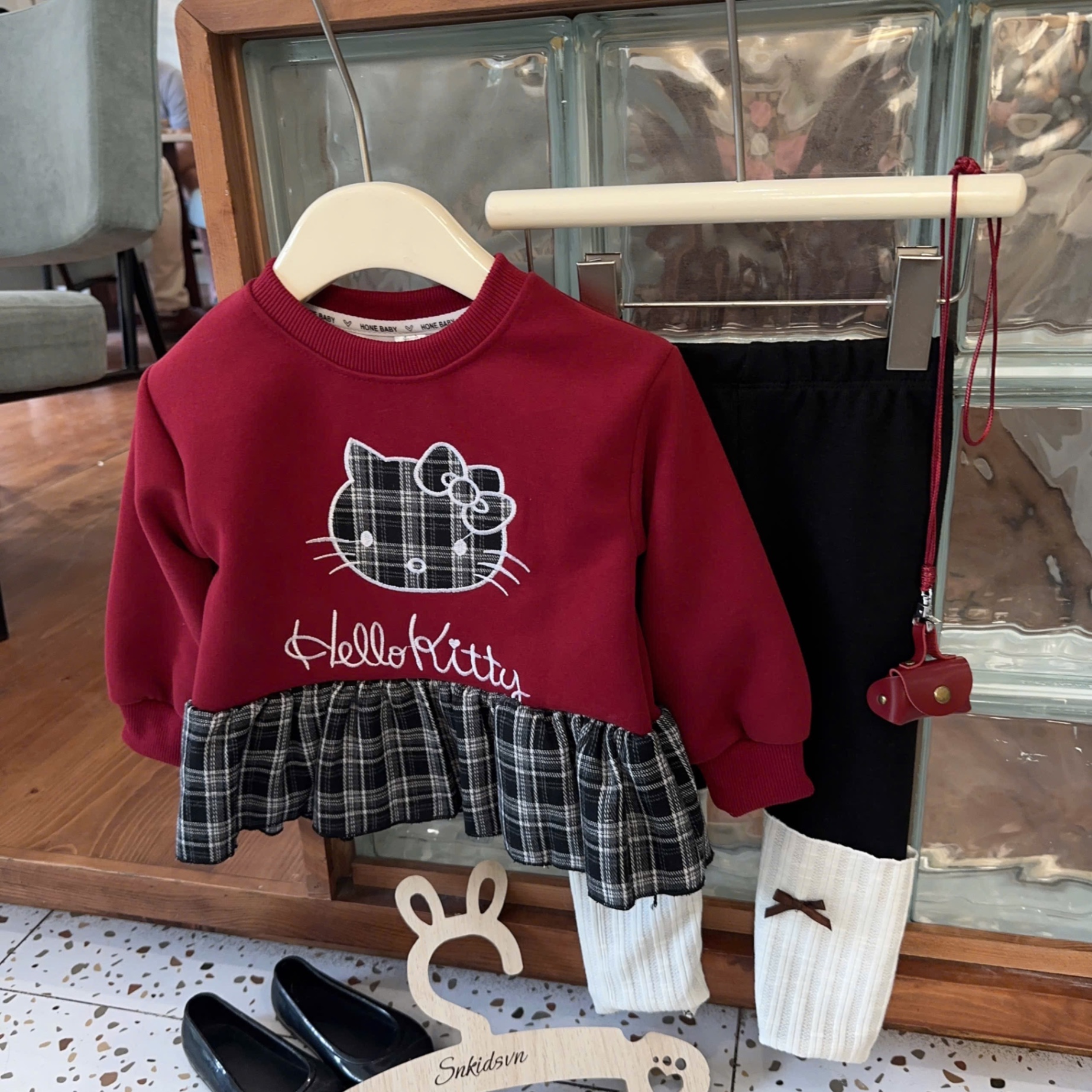 Sét bộ kitty thêu kẻ caro quần legging bé gái