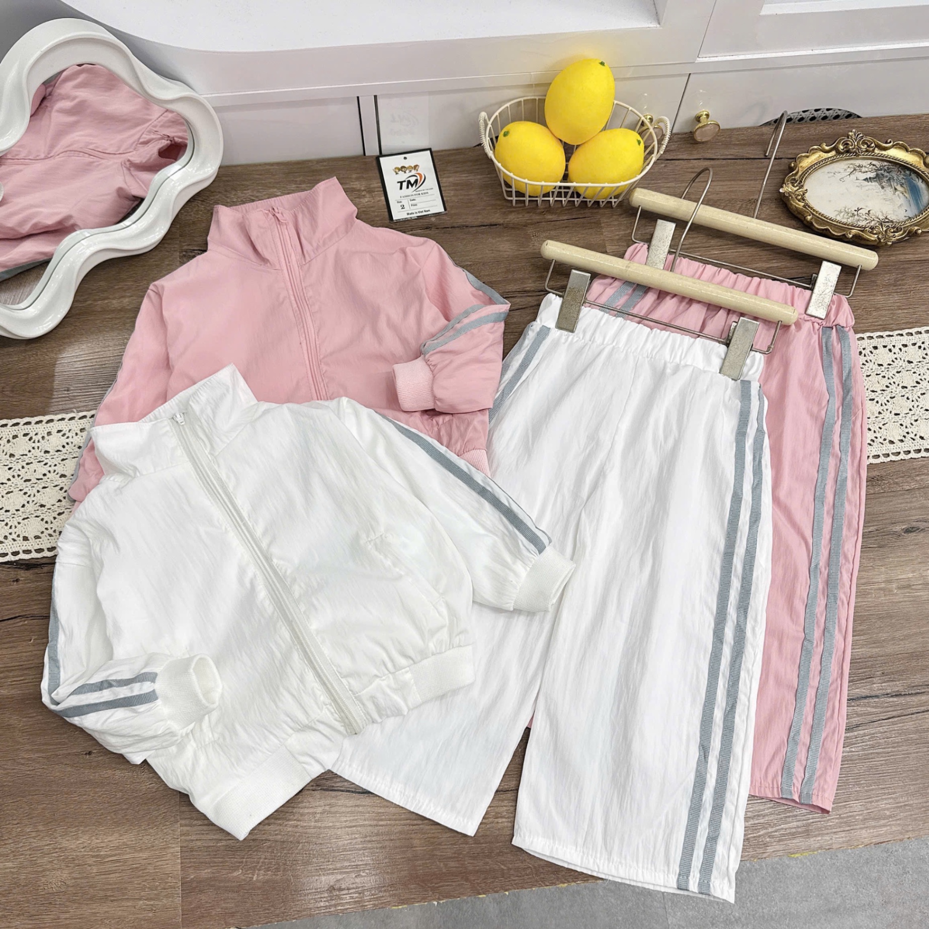 ,,,Bộ gió viền sọc cho bé gái