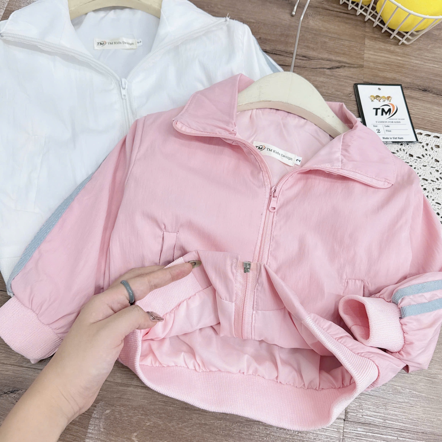 ,,,Bộ gió viền sọc cho bé gái