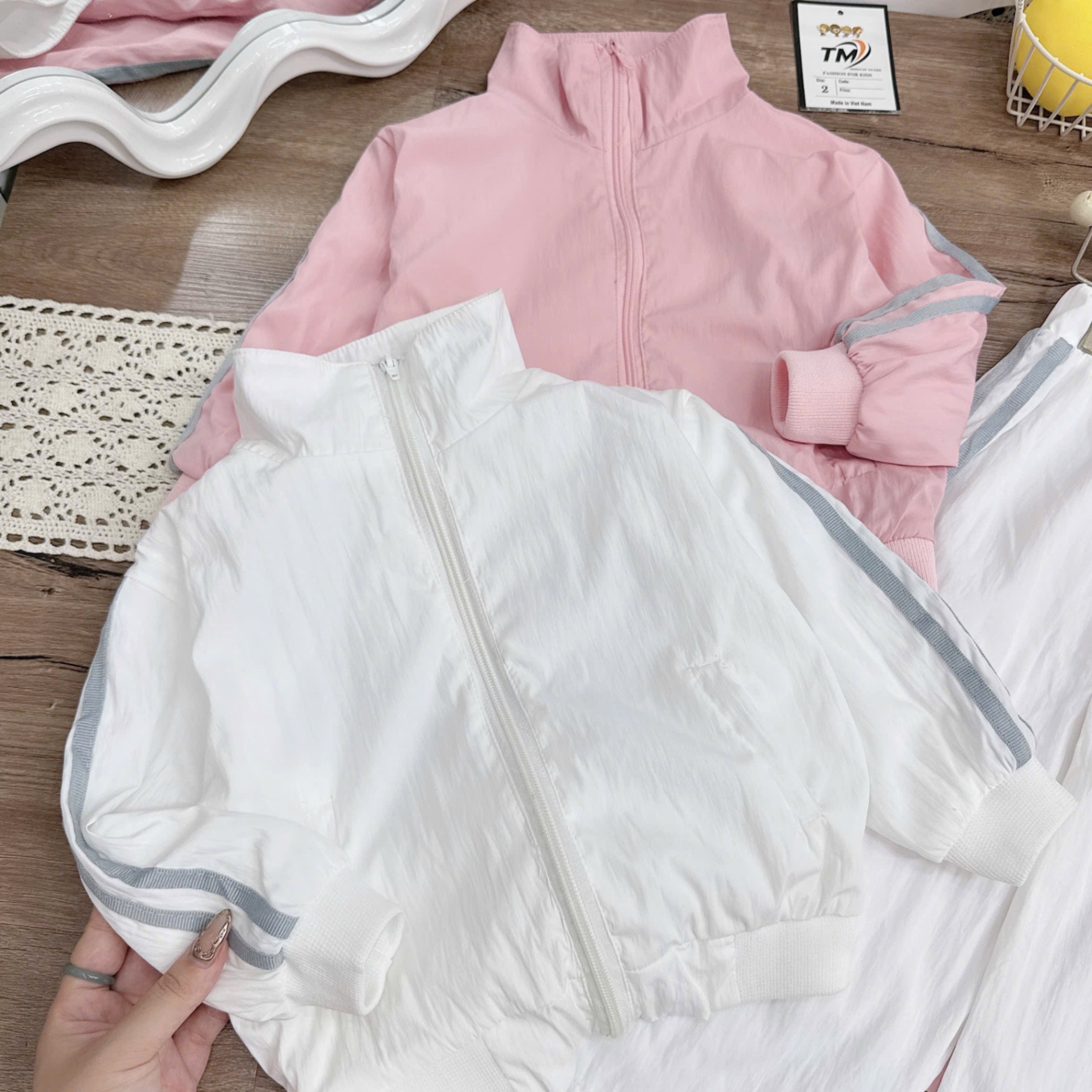 ,,,Bộ gió viền sọc cho bé gái