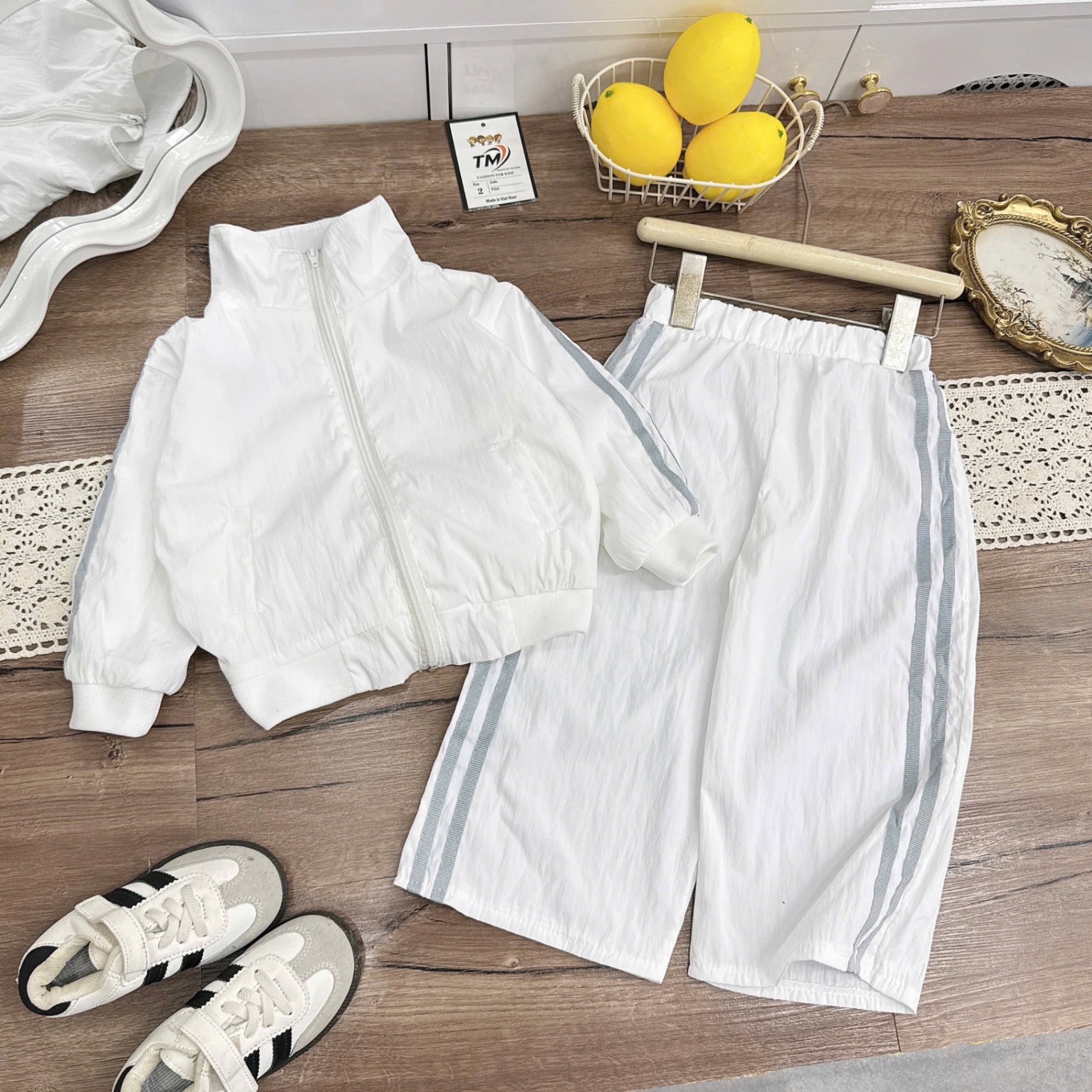 ,,,Bộ gió viền sọc cho bé gái