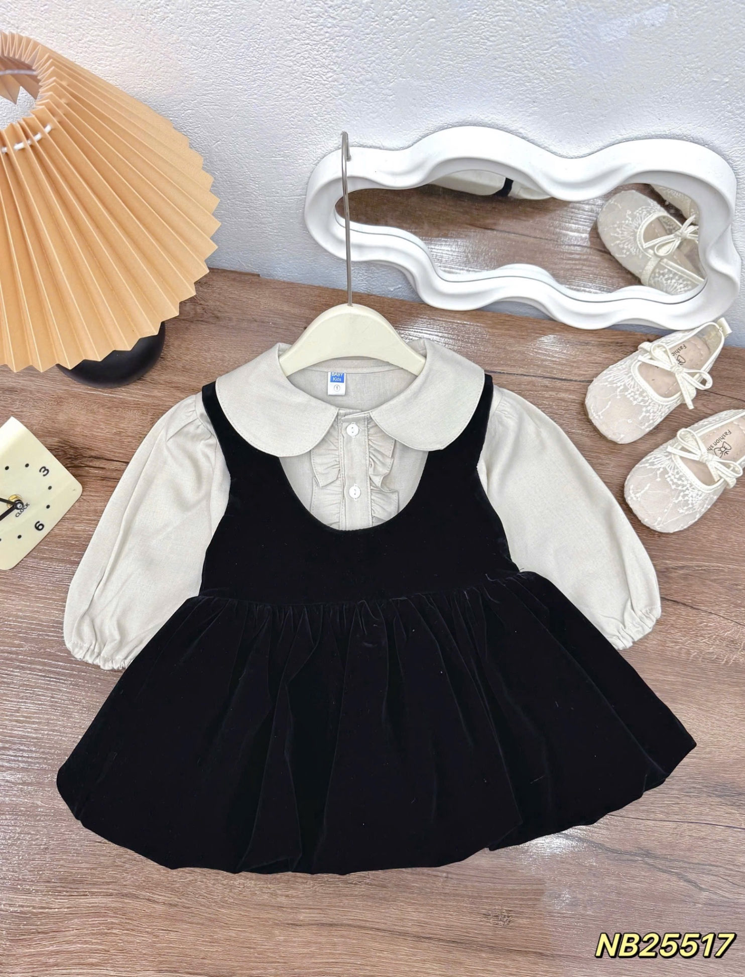 Sét áo cổ sen kèm váy nhung đen bn bé gái