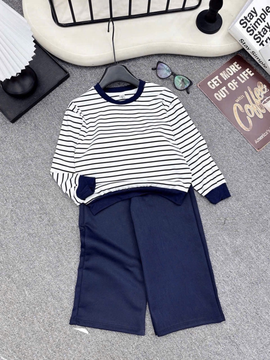 Sét áo nỉ kẻ quần xuông bé gái