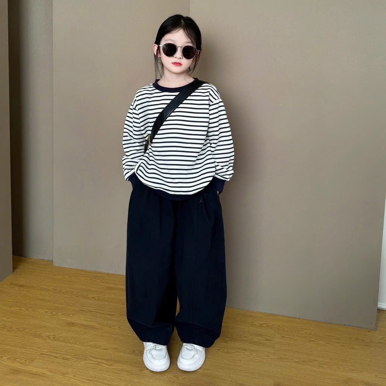 Sét áo nỉ kẻ quần xuông bé gái