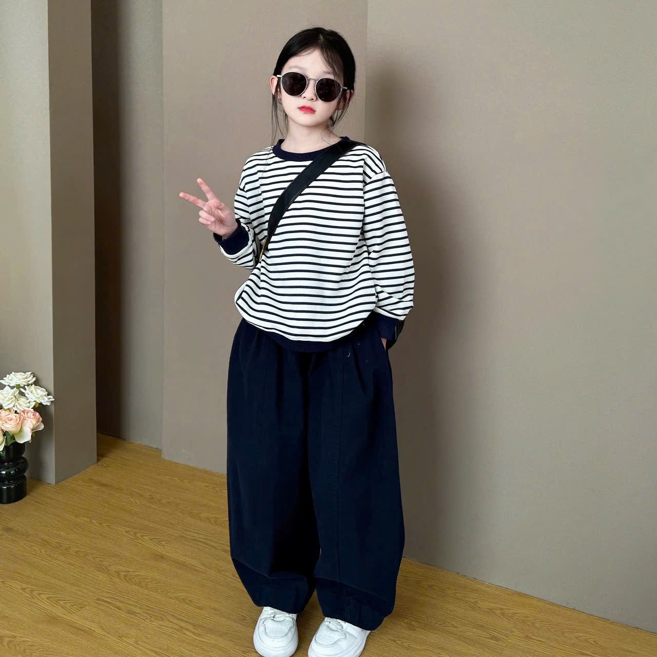 Sét áo nỉ kẻ quần xuông bé gái