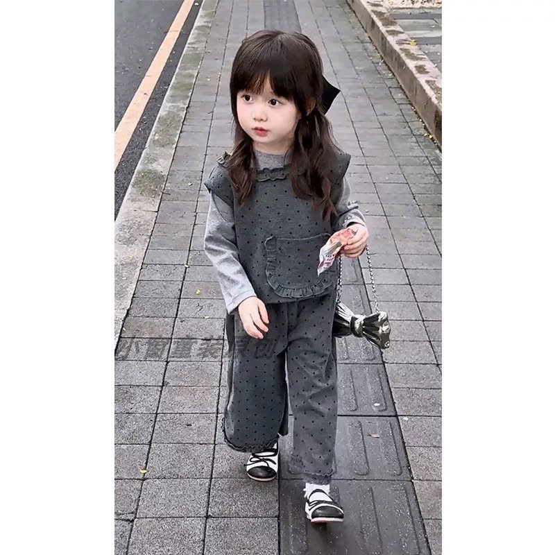 Sét bộ chấm bi xám gile nơ đen quần xuông bé gái