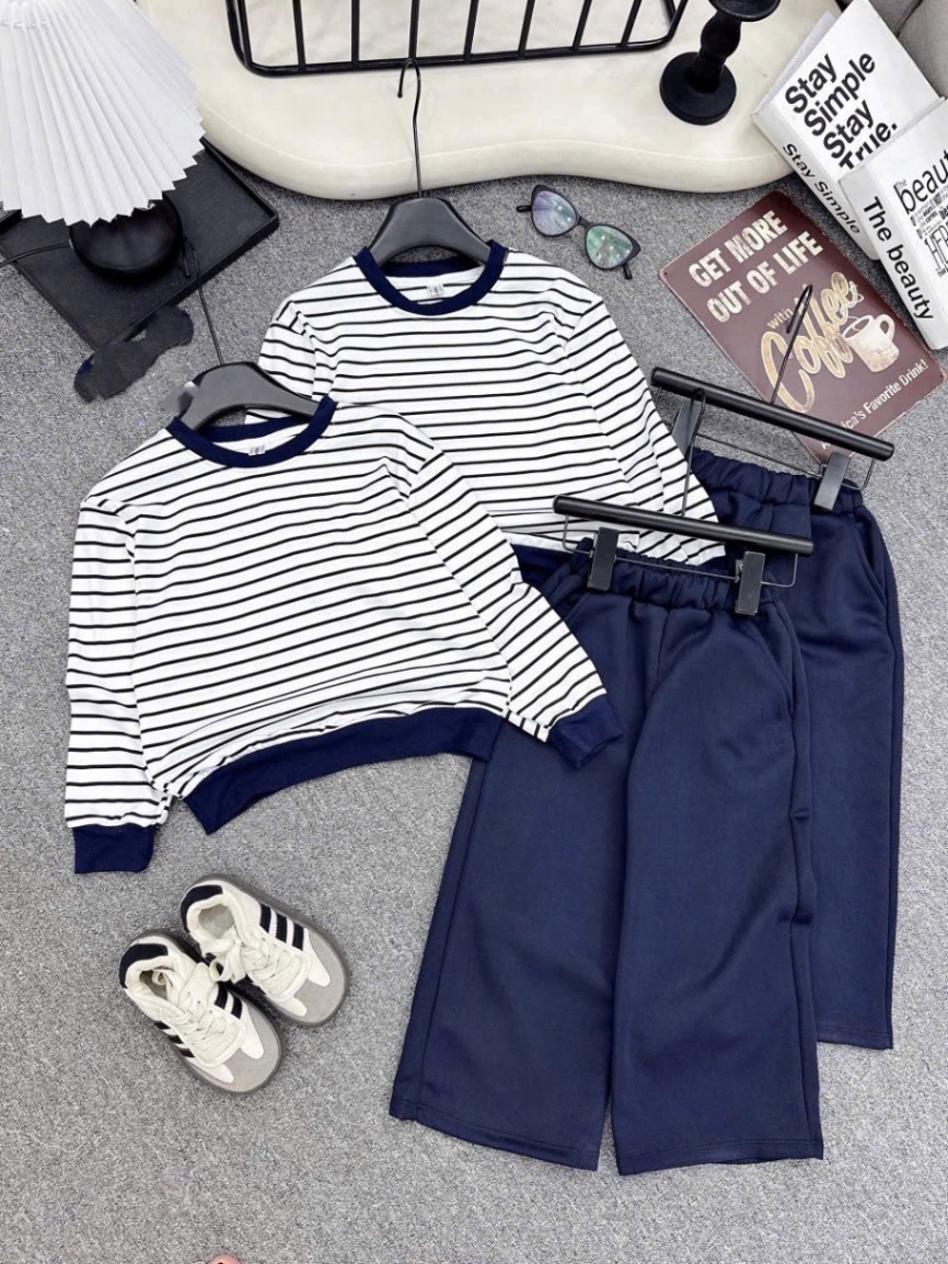 Sét áo nỉ kẻ quần xuông bé gái