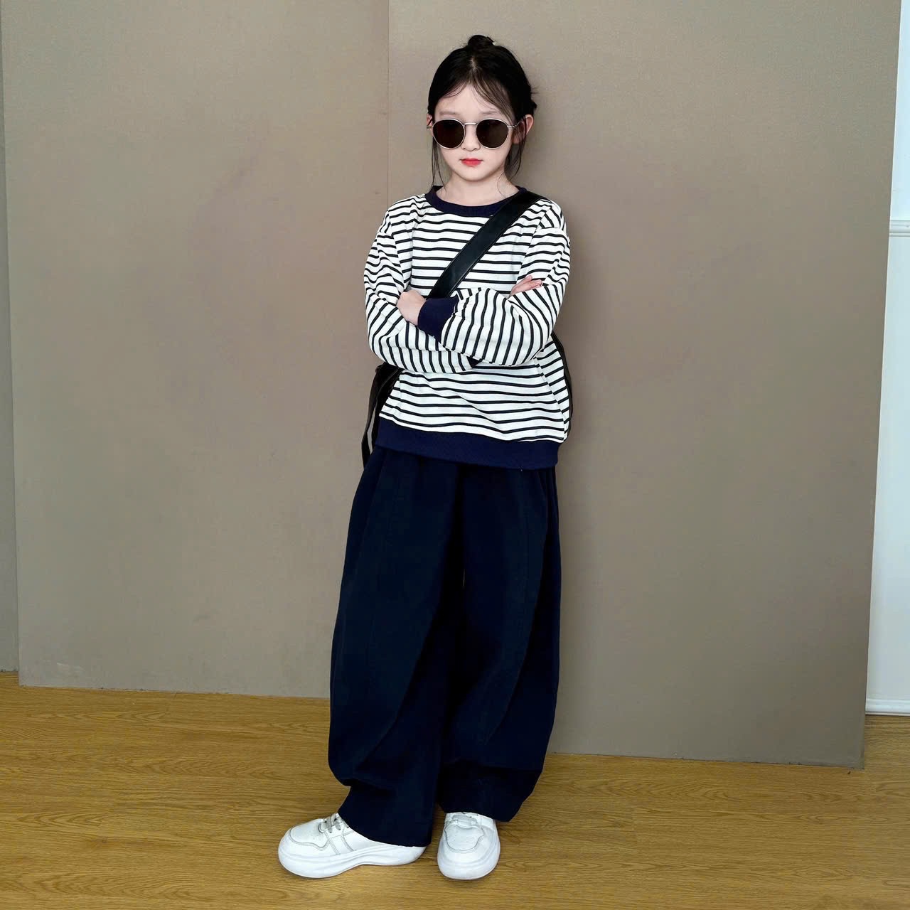 Sét áo nỉ kẻ quần xuông bé gái