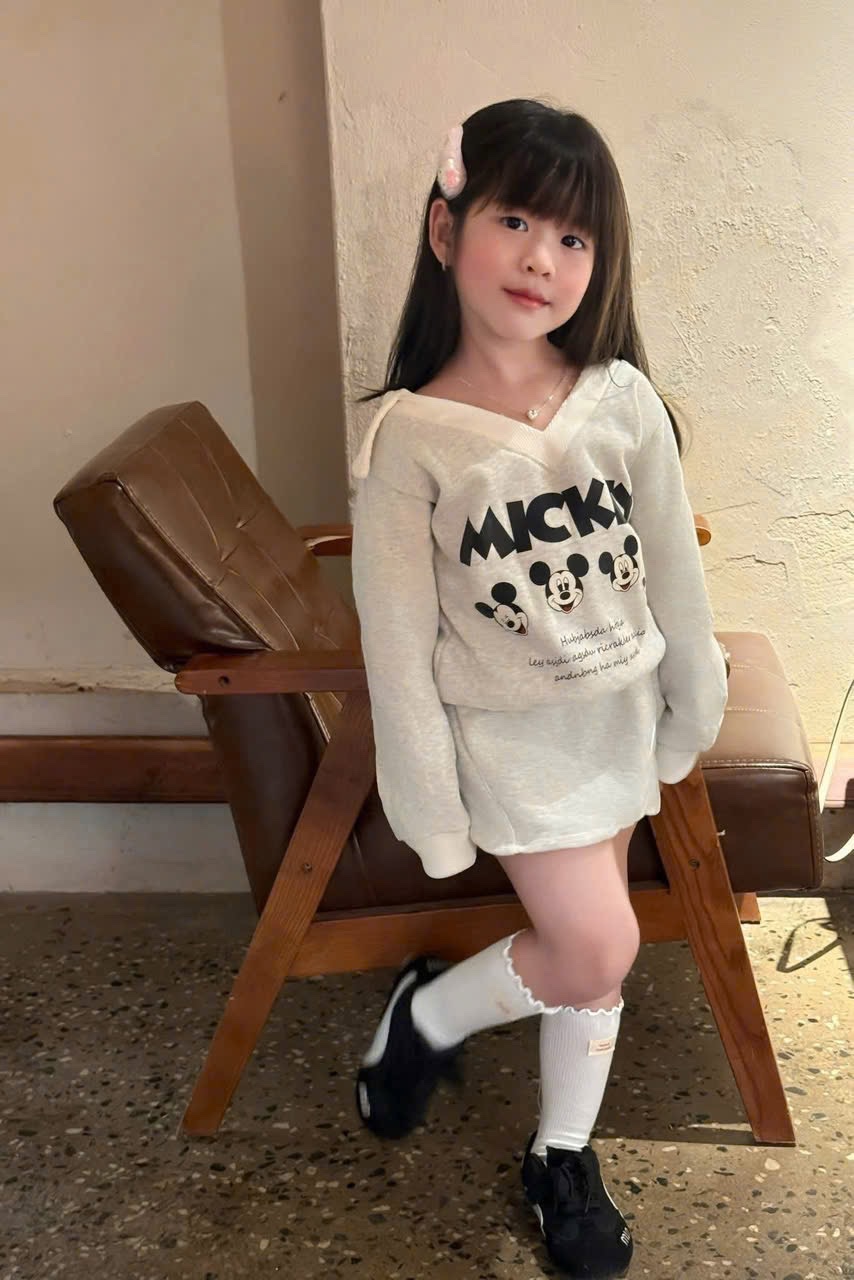 Sét nỉ bộ mickyyy cổ tim bé gái