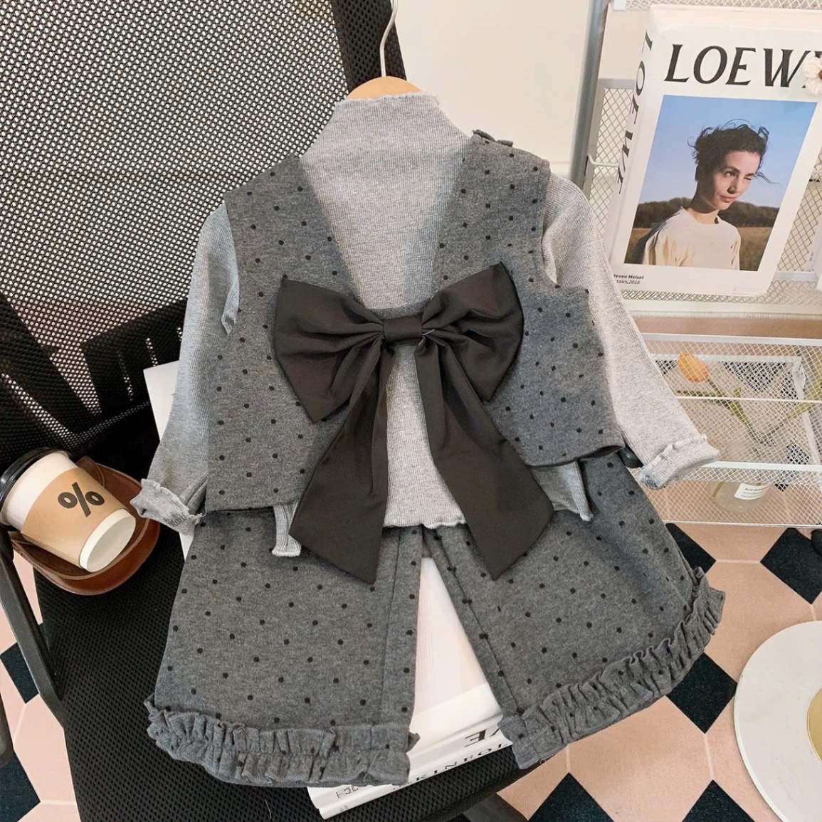 Sét bộ chấm bi xám gile nơ đen quần xuông bé gái