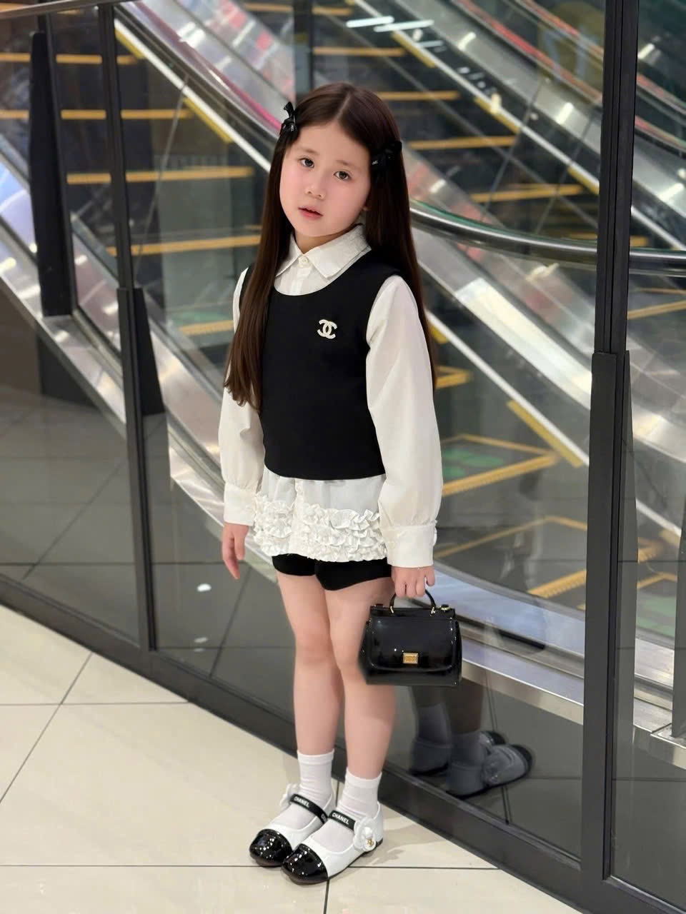 Sét 3 chi tiết gile kèm sơ mi quấn sooc bé gái