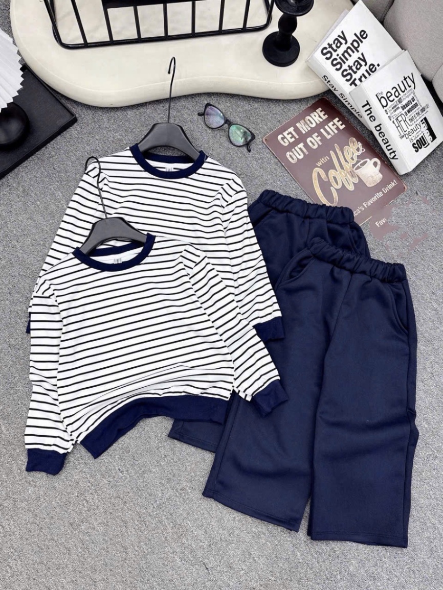 Sét áo nỉ kẻ quần xuông bé gái