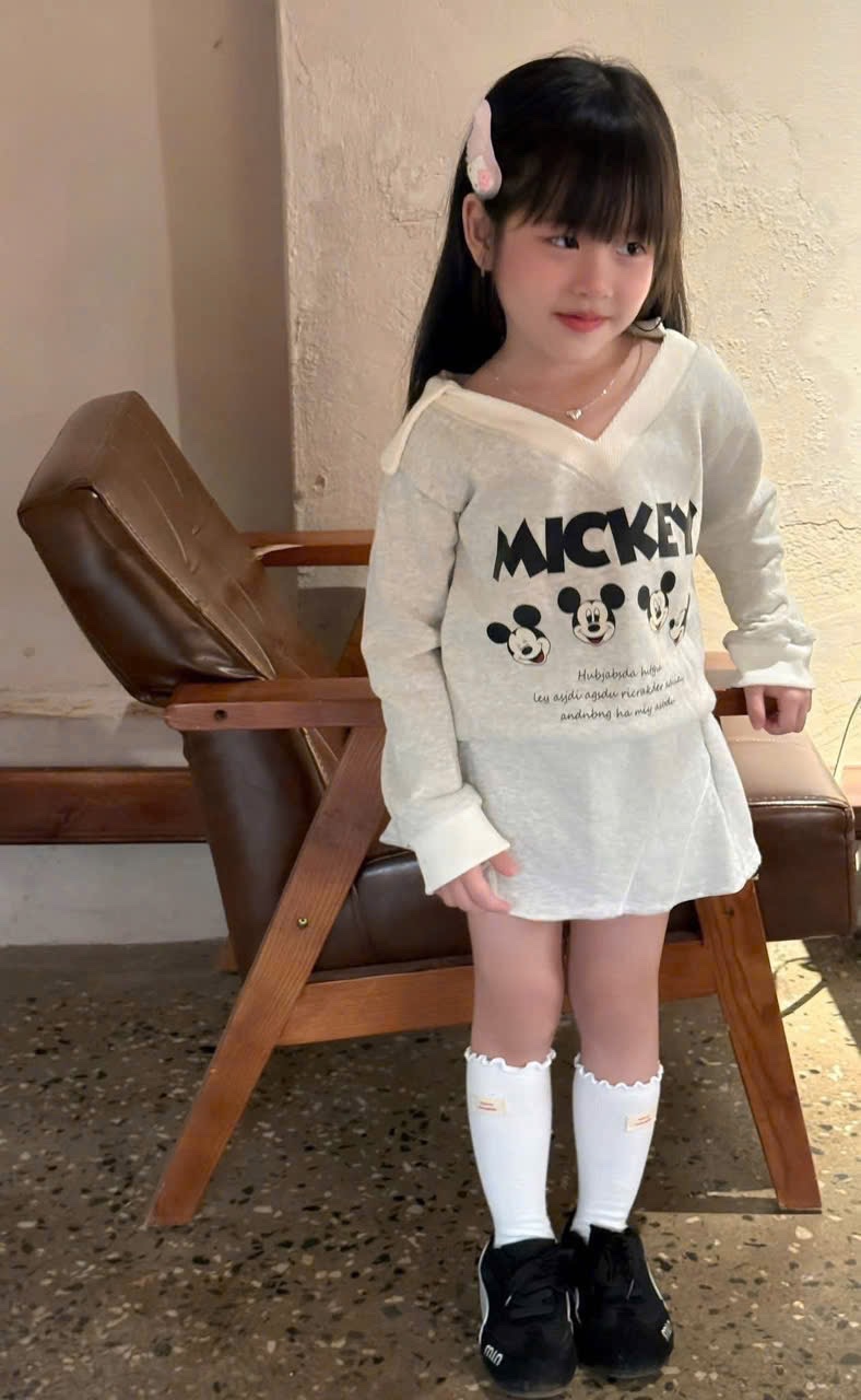 Sét nỉ bộ mickyyy cổ tim bé gái