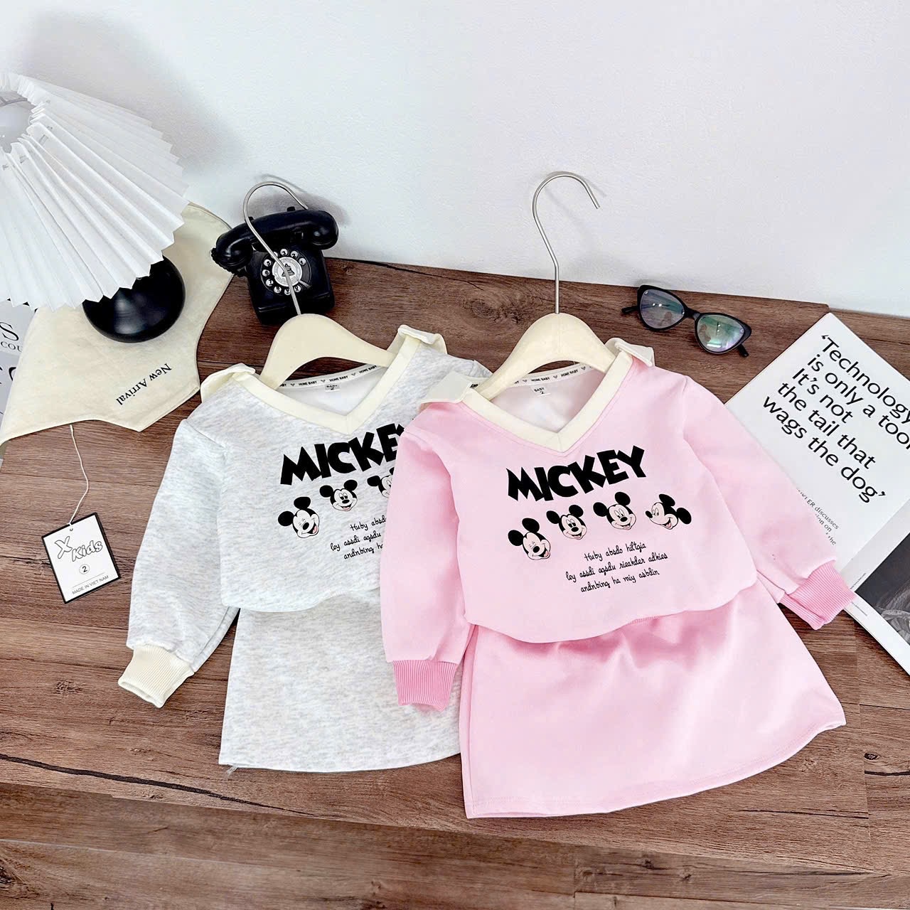 Sét nỉ bộ mickyyy cổ tim bé gái