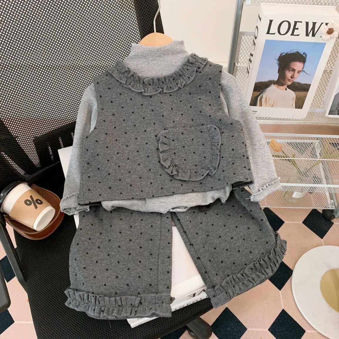 Sét bộ chấm bi xám gile nơ đen quần xuông bé gái