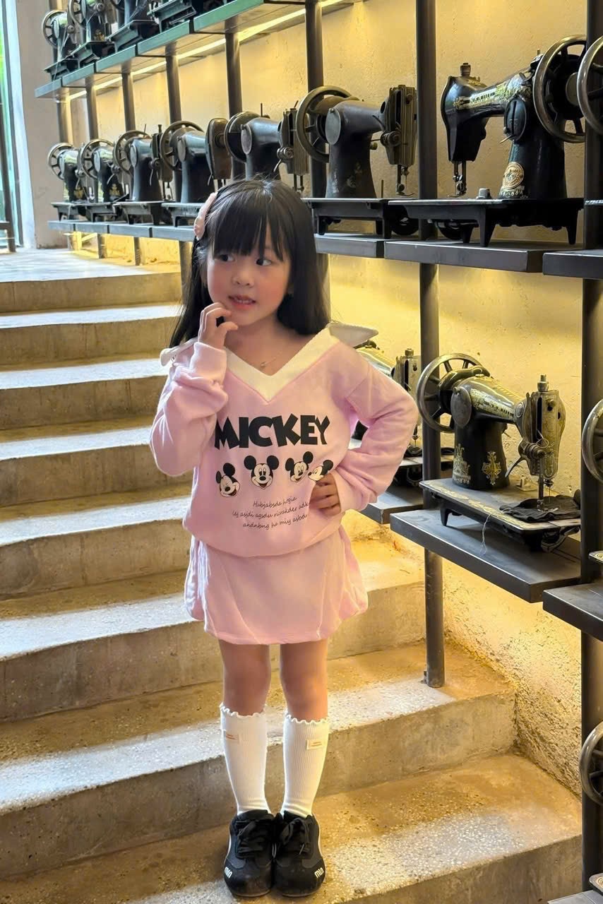 Sét nỉ bộ mickyyy cổ tim bé gái