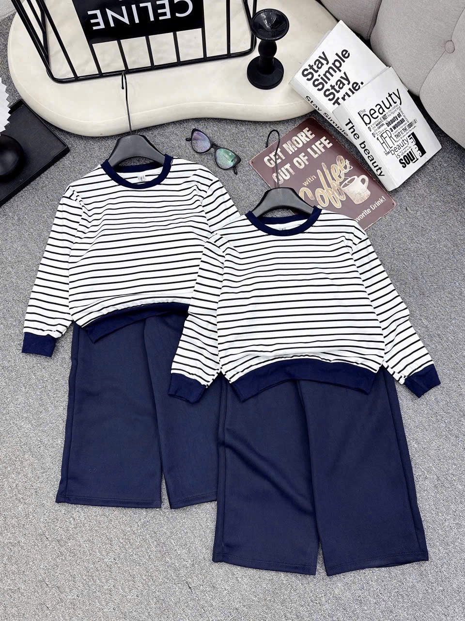 Sét áo nỉ kẻ quần xuông bé gái