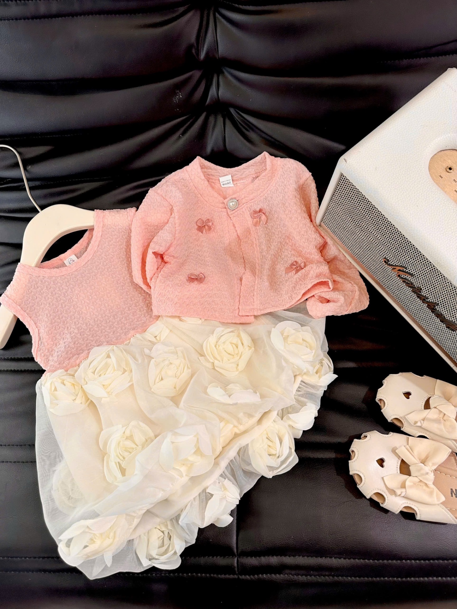 Sét váy phối voan hoa hồng kèm áo khoác ngoài bé gái