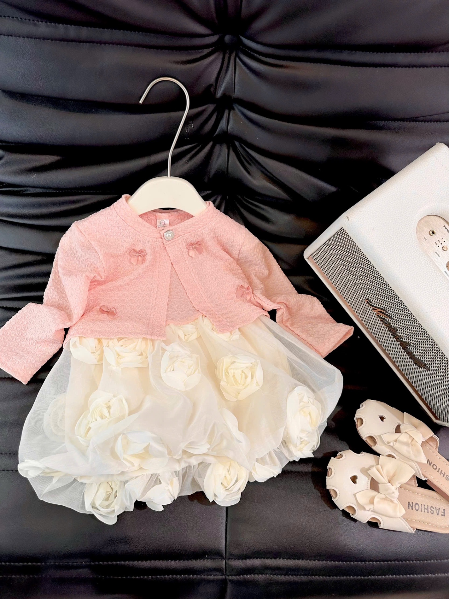 Sét váy phối voan hoa hồng kèm áo khoác ngoài bé gái