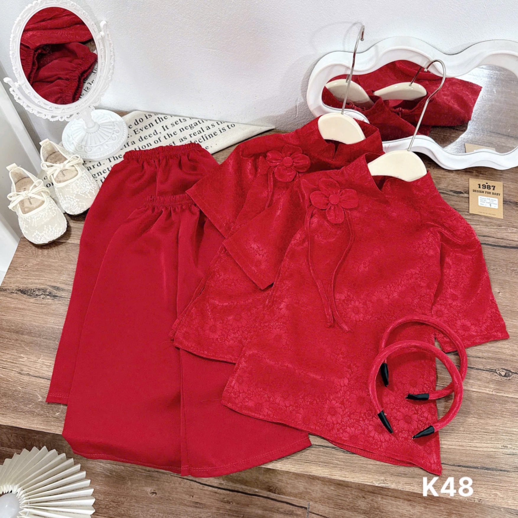 Áo dài đỏ gấmcb kèm bờm