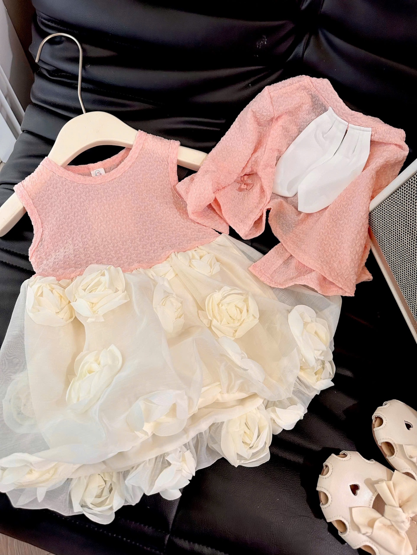 Sét váy phối voan hoa hồng kèm áo khoác ngoài bé gái