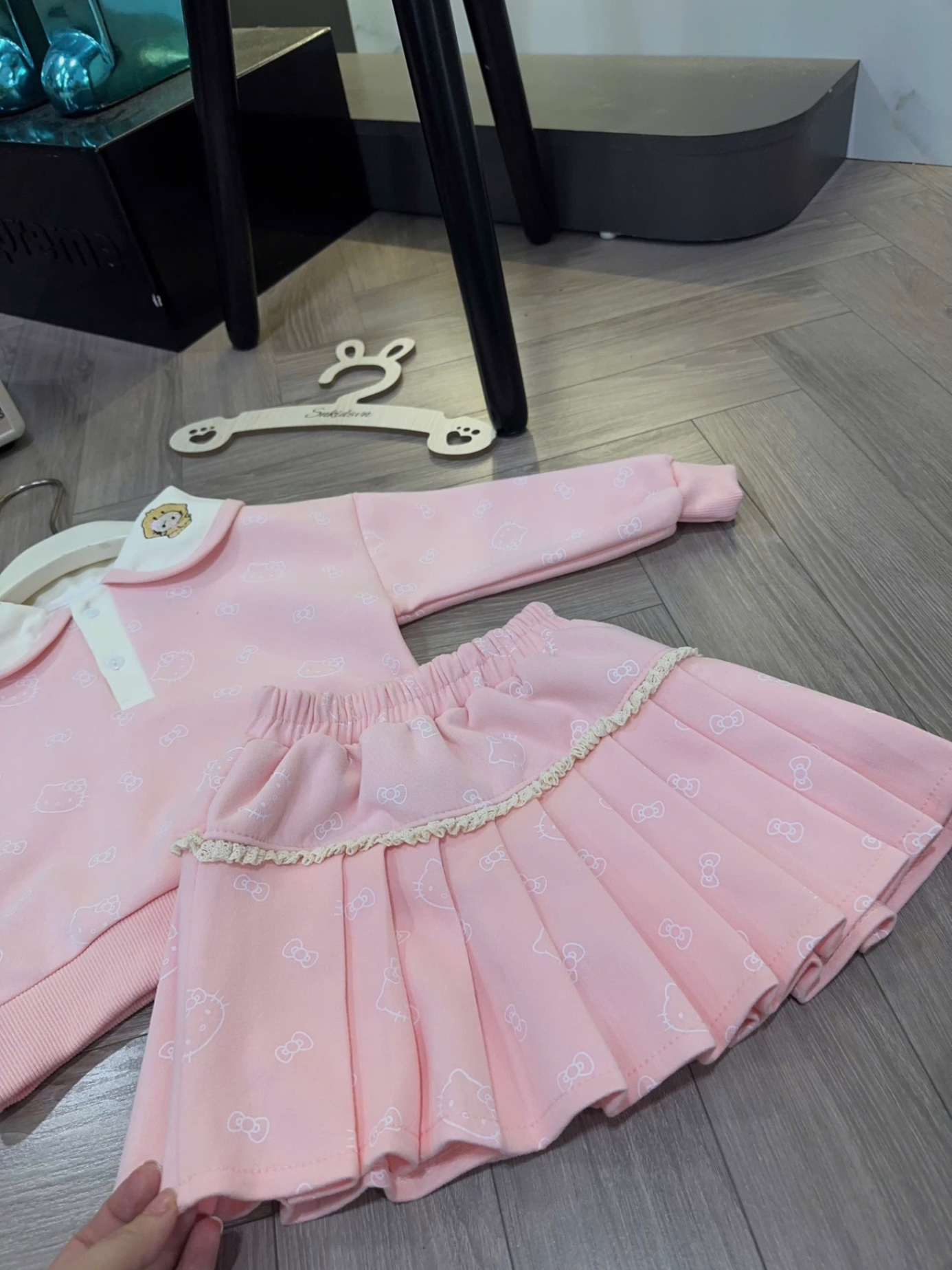 Sét bộ nỉ kitty in tràn cv dập ly bé gái