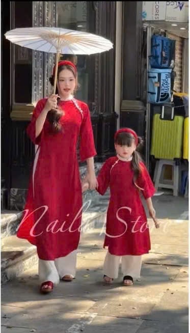 Qt Áo gài gấm lụa kèm bờm bé gái